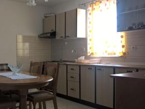 Kuchyňa alebo kuchynka v ubytovaní Apartments with parking spaces Poljica, Trogir - 14803 + 15 fotografií