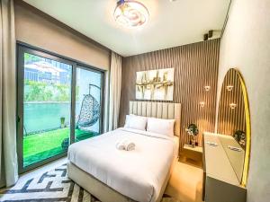 Postel nebo postele na pokoji v ubytování STAY BY LATINEM Luxury 1BR Holiday Home CV A107 near Burj Khalifa