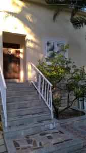 Eine Fassade oder ein Eingang zu Apartments with a parking space Orebic, Peljesac - 14857