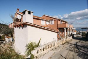 a house on the side of a road at Apartment Preko 14985b in Preko