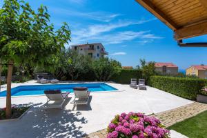 Fotografia z galérie ubytovania Family friendly apartments with a swimming pool Podstrana, Split - 15040 v destinácii Podstrana + 16 fotografií