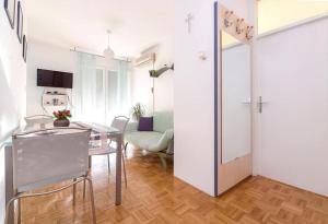 Fotografie z fotogalerie ubytování Apartments with WiFi Split - 15046 ve Splitu