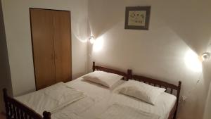 Postel nebo postele na pokoji v ubytování Apartments by the sea Selce, Crikvenica - 15063