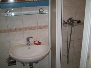 Koupelna v ubytování Apartments by the sea Selce, Crikvenica - 15063