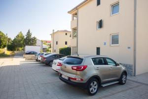 Zdjęcie z galerii obiektu Apartments with a parking space Punat, Krk - 15094 w mieście Punat