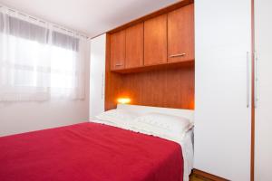 Zdjęcie z galerii obiektu Apartments with a parking space Punat, Krk - 15094 w mieście Punat