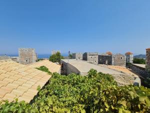 a view from the roof of a castle at Traditional Stone House in Láyia