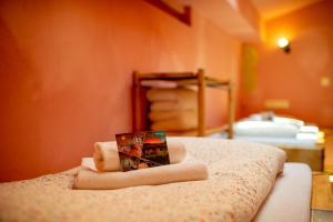 Postel nebo postele na pokoji v ubytování Podkrovní pokojíky s kuchyňkou a venkovním i vnitřním posezením