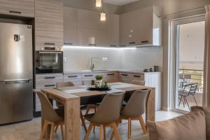A kitchen or kitchenette at AMELIA HOUSE