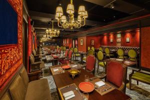 Hotel Hillock Ahmedabad的休息区
