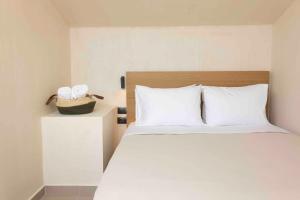 Postel nebo postele na pokoji v ubytování Pnoes Luxury Suites