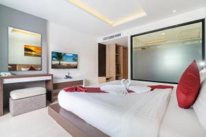 Postel nebo postele na pokoji v ubytování Paripas Patong Resort