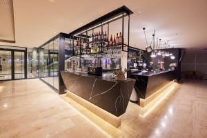 Hol lub bar w obiekcie Hotel Bristol 4 Sup