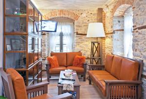 A seating area at Hotel Doltso