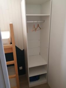 a small closet with white walls and white shelves at Appartement 6/7 personnes pied des pistes à Plagne centre in La Plagne