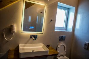 Koupelna v ubytování HOTEL ALEXANDER