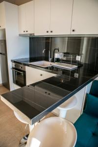 Kuchyň nebo kuchyňský kout v ubytování HOTEL ALEXANDER