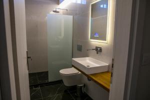 Koupelna v ubytování HOTEL ALEXANDER