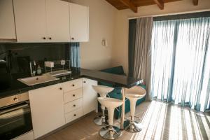 Kuchyň nebo kuchyňský kout v ubytování HOTEL ALEXANDER
