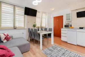 מטבח או מטבחון ב-Ogarna Apartment Old Town Gdansk by Renters