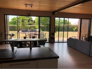 Posedenie v ubytovaní Villa des 3 chênes