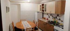 Apartment Splitska tesisinde mutfak veya mini mutfak