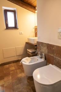 A bathroom at La Cantina Villa di campagna