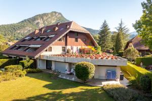 En generel udsigt til bjerge eller udsigt til bjerge taget fra lejligheden