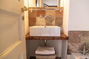 A bathroom at La Cantina Villa di campagna
