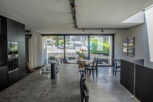 a kitchen and dining room with a table and chairs at Villa Pietra - Camps Bay in Cape Town