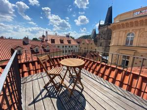Balkón nebo terasa v ubytování Charles Bridge Rooms & Suites by SIVEK HOTELS