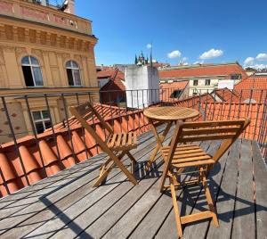 Balkón nebo terasa v ubytování Charles Bridge Rooms & Suites by SIVEK HOTELS
