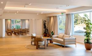 Posezení v ubytování Brown Beach Evia Island, All Inclusive in Eretria, a member of Brown Hotels