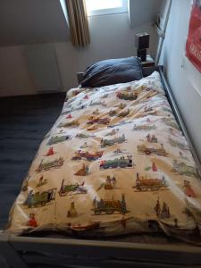 Een bed of bedden in een kamer bij B2 Appartement entier centre ville tout confort