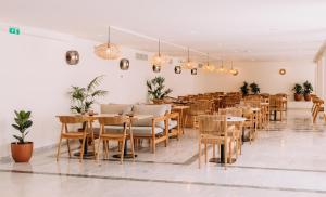 Restaurace v ubytování Brown Beach Evia Island, All Inclusive in Eretria, a member of Brown Hotels