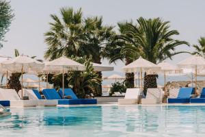 Bazén v ubytování Brown Beach Evia Island, All Inclusive in Eretria, a member of Brown Hotels nebo v jeho okolí