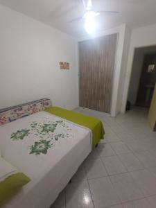 En eller flere senge i et værelse på LAZER NA ATALAIA 2