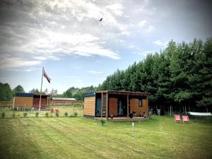 Fotografia z galérie ubytovania Cisy Resort-idealny dla gości ze zwierzętami,ogrodzony teren na wyłączność,150 m od jeziora v destinácii Makosieje
