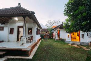 Rumah Paros & Gallery外面的花园