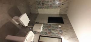 Ένα μπάνιο στο Delight Hostel Goa Candolim