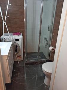 Ένα μπάνιο στο Luxuriously Central Studio in the Heart of Athens +23 φωτογραφίες