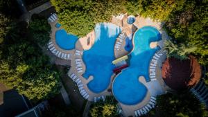 - une vue sur la grande piscine située dans un parc dans l'établissement Vita Park Hotel & Aqua Park, à Albena