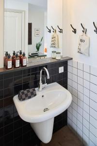 Ein Badezimmer in der Unterkunft Hello I'm Local - Boutique Hostel