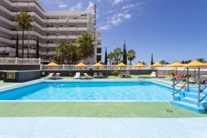 Bazén v ubytování SUNNY Olympia By Sunkeyrents nebo v jeho okolí