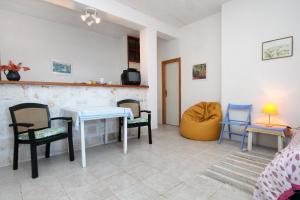 a living room with a table and chairs and a couch at Seaside holiday house Milna, Hvar - 114 in Hvar