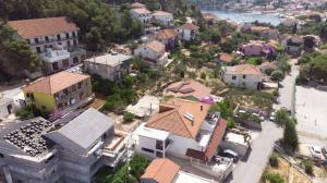 Nespecifikovaný výhled na destinaci Jelsa nebo výhled na město při pohledu z apartmánu