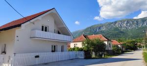 Výhľad na hory alebo výhľad na hory priamo z apartmánu