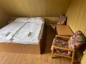 Ein Bett oder Betten in einem Zimmer der Unterkunft Chata Lucka