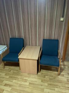Ein Sitzbereich in der Unterkunft Chata Lucka