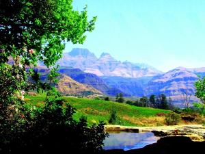 a view of the grand canyon with mountains in the background at Emafweni in Champagne Valley